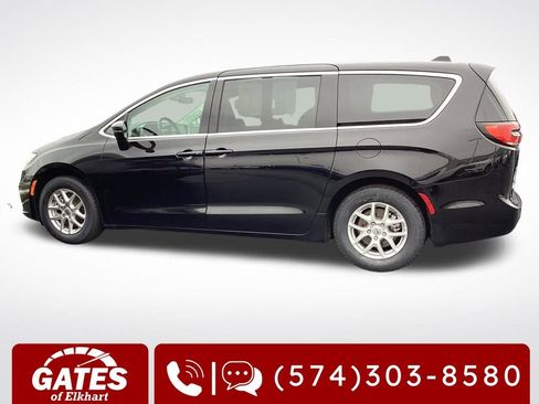 Used 2024 Chrysler Pacifica Touring-L image 6