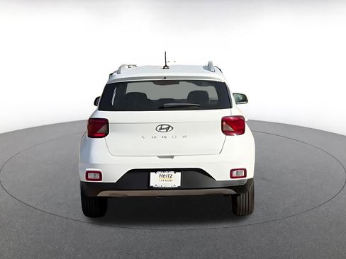 Used 2023 Hyundai Venue SEL image 12