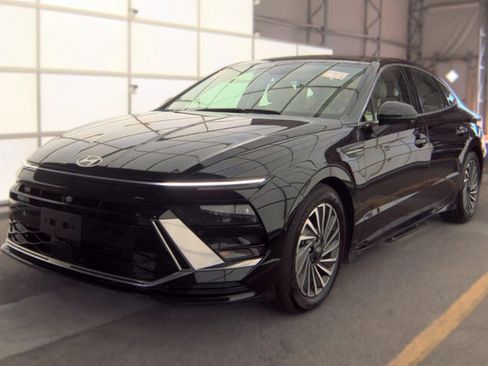 Used 2025 Hyundai Sonata Limited FWD image 9