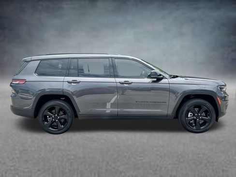 Used 2025 Jeep Grand Cherokee L Altitude RWD image 4