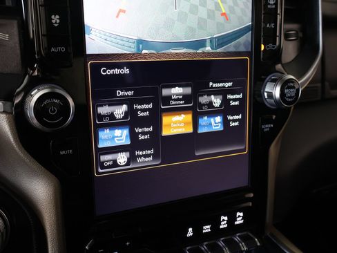Used 2019 RAM 1500 Laramie AWD/4WD image 7