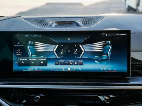 Used 2025 BMW X7 M60i image 14