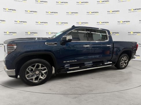 Used 2022 GMC Sierra 1500 SLT w/ SLT Convenience Package AWD/4WD image 2