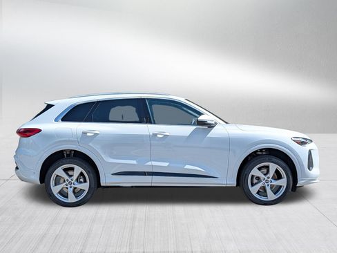 Certified 2025 Audi Q5 Premium w/ Premium Plus AWD/4WD image 8