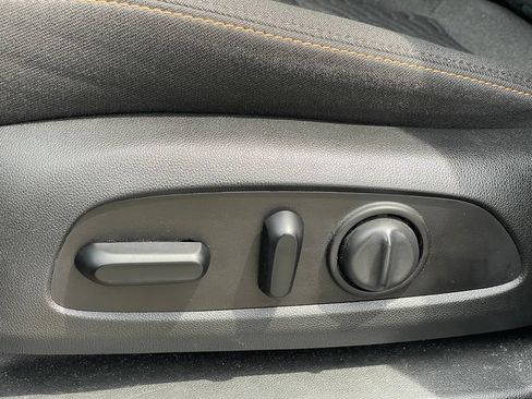 Used 2021 Chevrolet Equinox LT AWD/4WD image 12