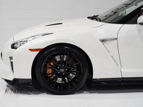 Used 2021 Nissan GT-R Premium AWD/4WD image 33