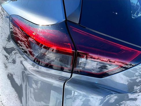 Used 2023 Nissan Rogue S image 30