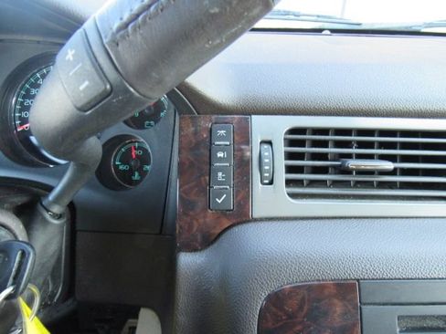 Used 2009 GMC Yukon Denali image 16