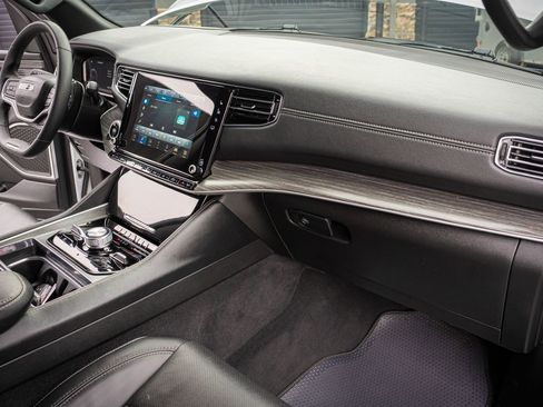 Used 2023 Jeep Wagoneer Series III w/ Preferred Equipment Group image 35