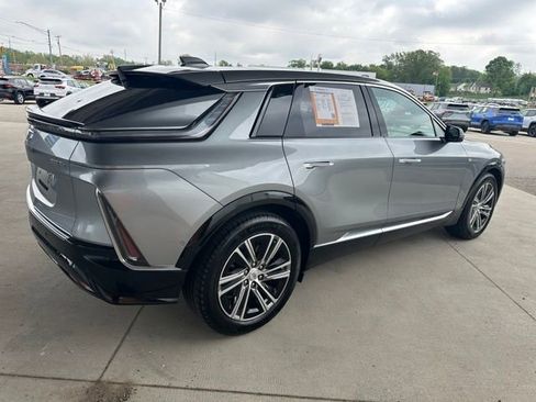 Used 2024 Cadillac Lyriq Luxury AWD/4WD image 9