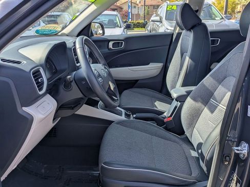 Certified 2025 Hyundai Venue Limited FWD image 14