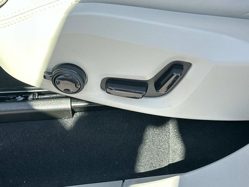 New 2026 Volvo XC90 B6 Ultra w/ Lounge Package image 14