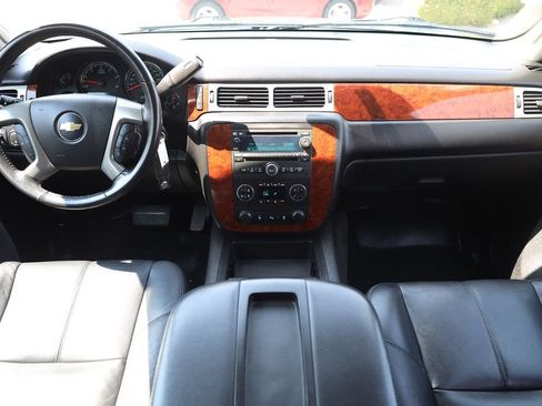 Used 2014 Chevrolet Suburban LT AWD/4WD image 21