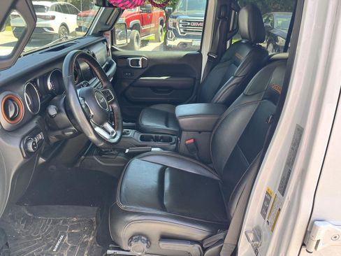 Used 2021 Jeep Gladiator Mojave AWD/4WD image 11