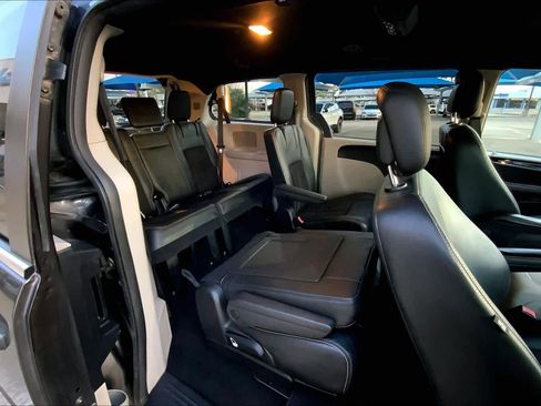 Used 2020 Dodge Grand Caravan SXT image 20