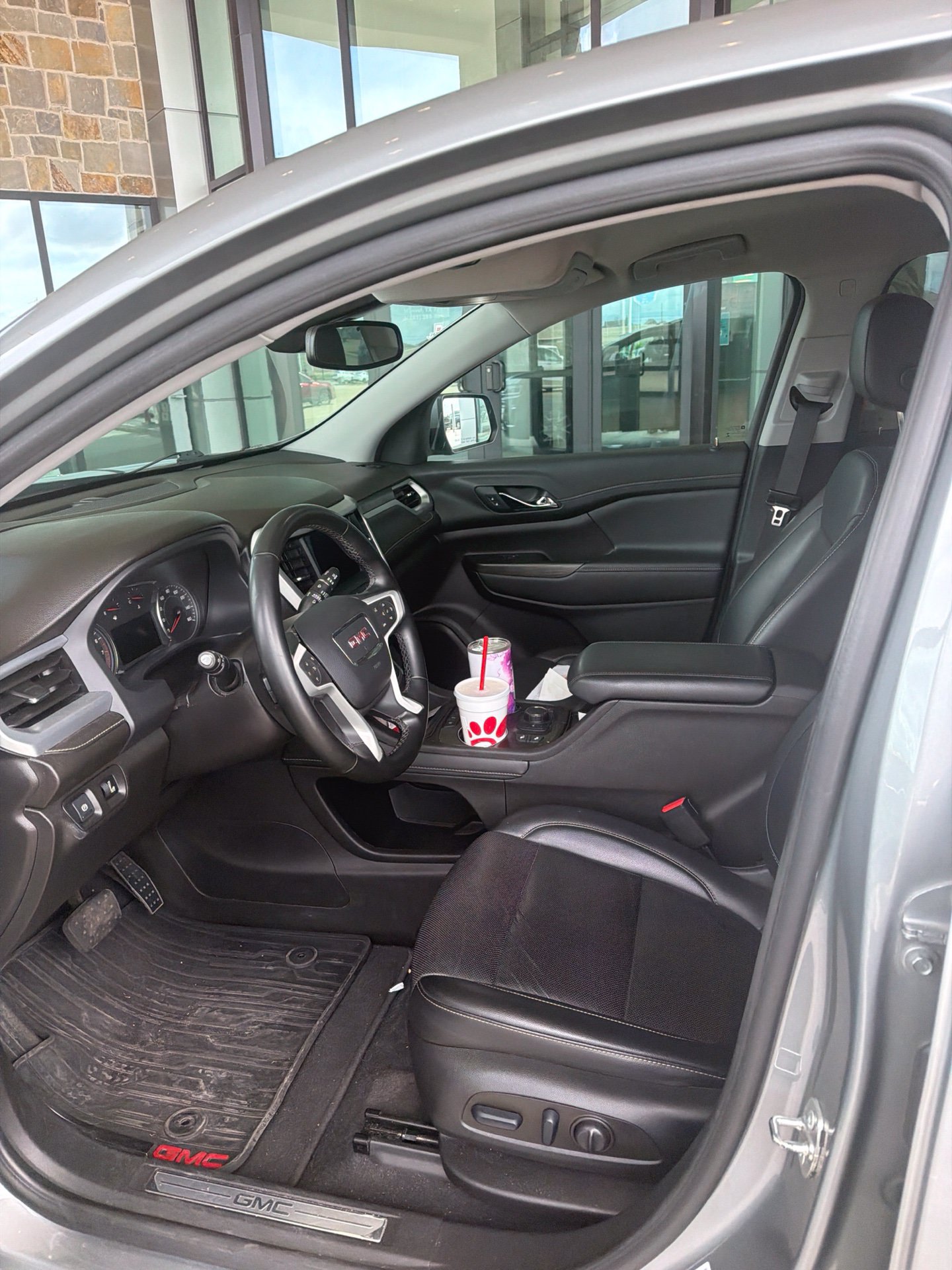 Used 2023 GMC Acadia SLT FWD image 15