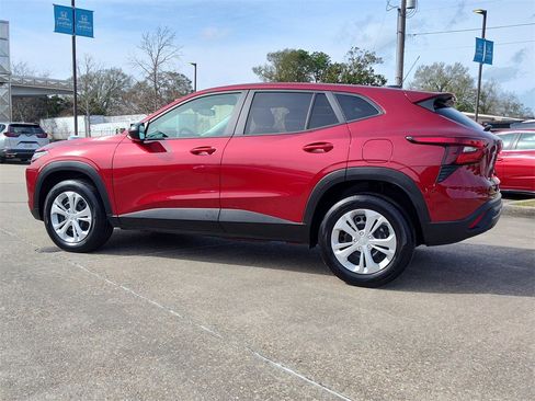 Used 2025 Chevrolet Trax LS image 5