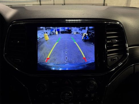 Used 2019 Jeep Grand Cherokee Limited w/ Trailer Tow Group IV image 18