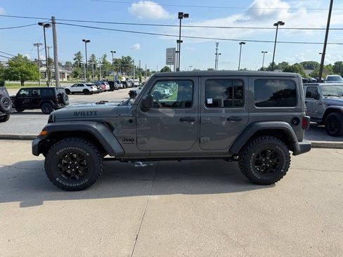 Used 2022 Jeep Wrangler Unlimited Sport AWD/4WD image 9