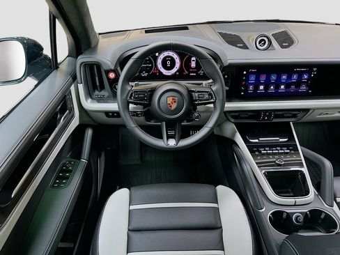 Certified 2026 Porsche Cayenne GTS AWD/4WD image 25