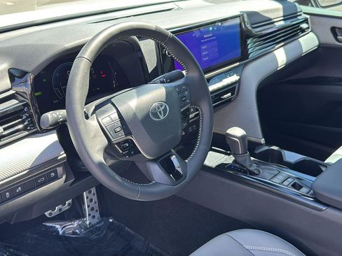 Used 2025 Toyota Camry SE w/ Multimedia Upgrade Package image 23