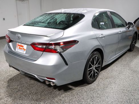 Used 2024 Toyota Camry SE FWD image 7
