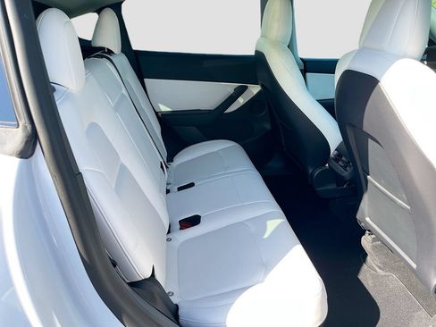 Used 2022 Tesla Model Y Performance AWD/4WD image 26