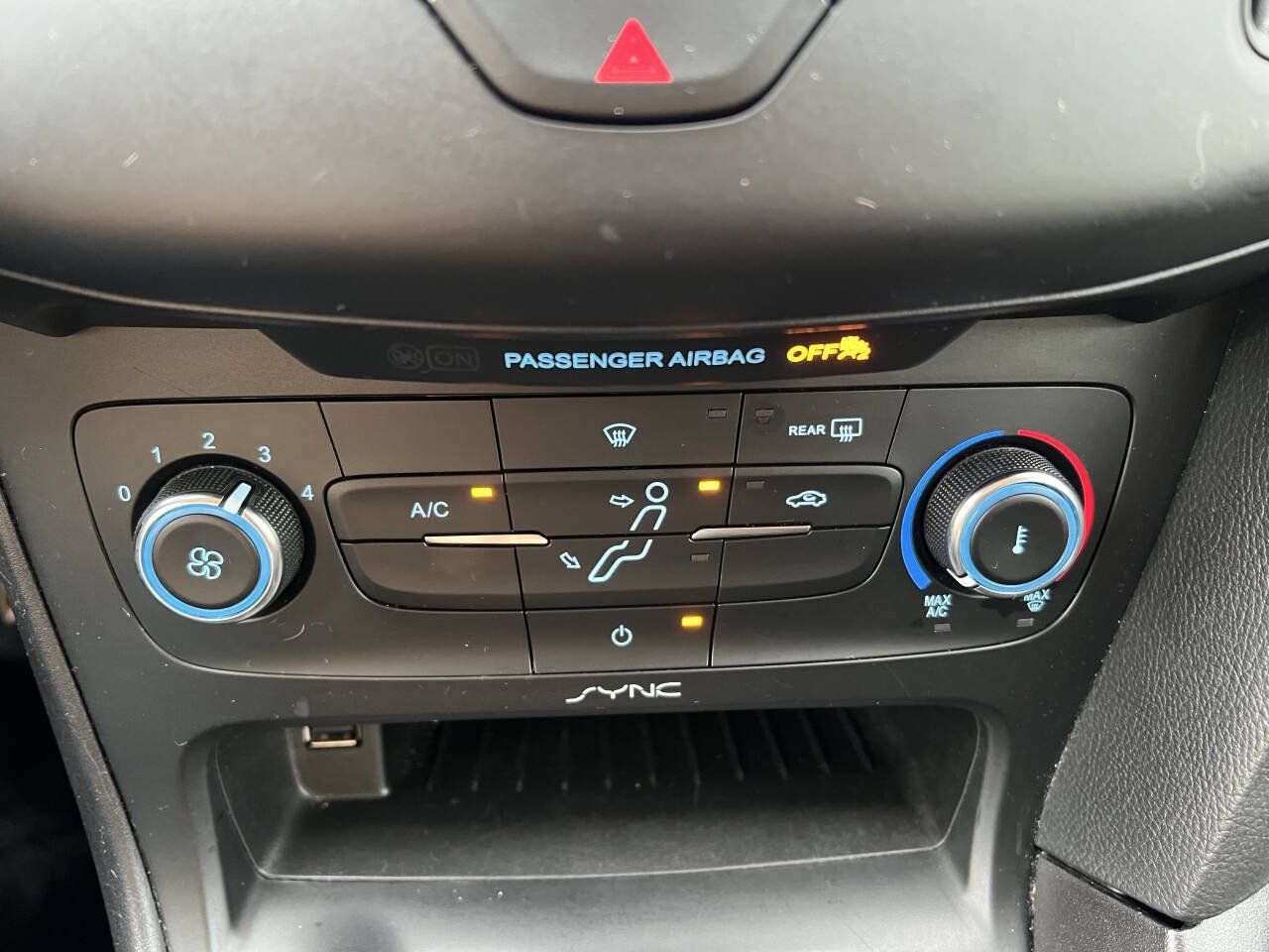 Used 2016 Ford Focus SE FWD image 19