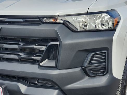 Used 2025 Chevrolet Colorado W/T w/ Advanced Trailering Package AWD/4WD image 8