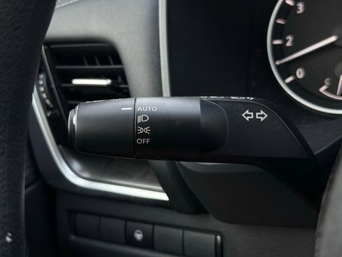 Used 2023 Nissan Rogue SV image 32