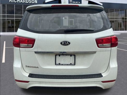 Used 2017 Kia Sedona L FWD image 8