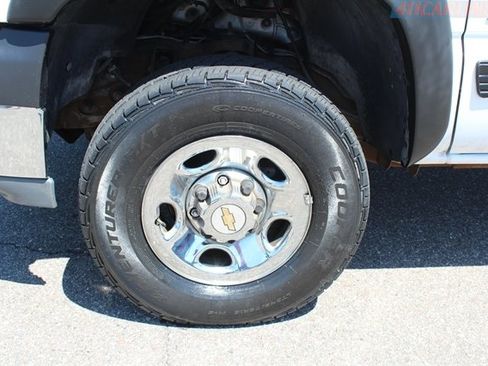 Used 2001 Chevrolet Silverado 2500 LS w/ Off-Road Skid Plate Pkg AWD/4WD image 4