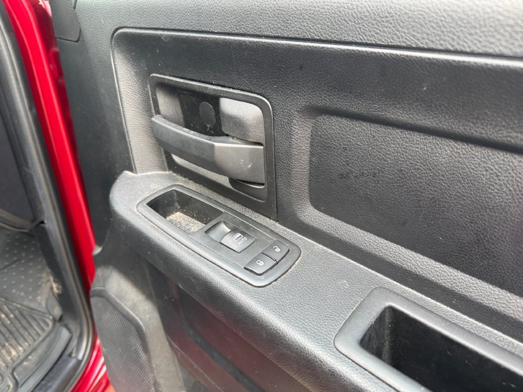 Used 2014 RAM 1500 Express AWD/4WD image 36