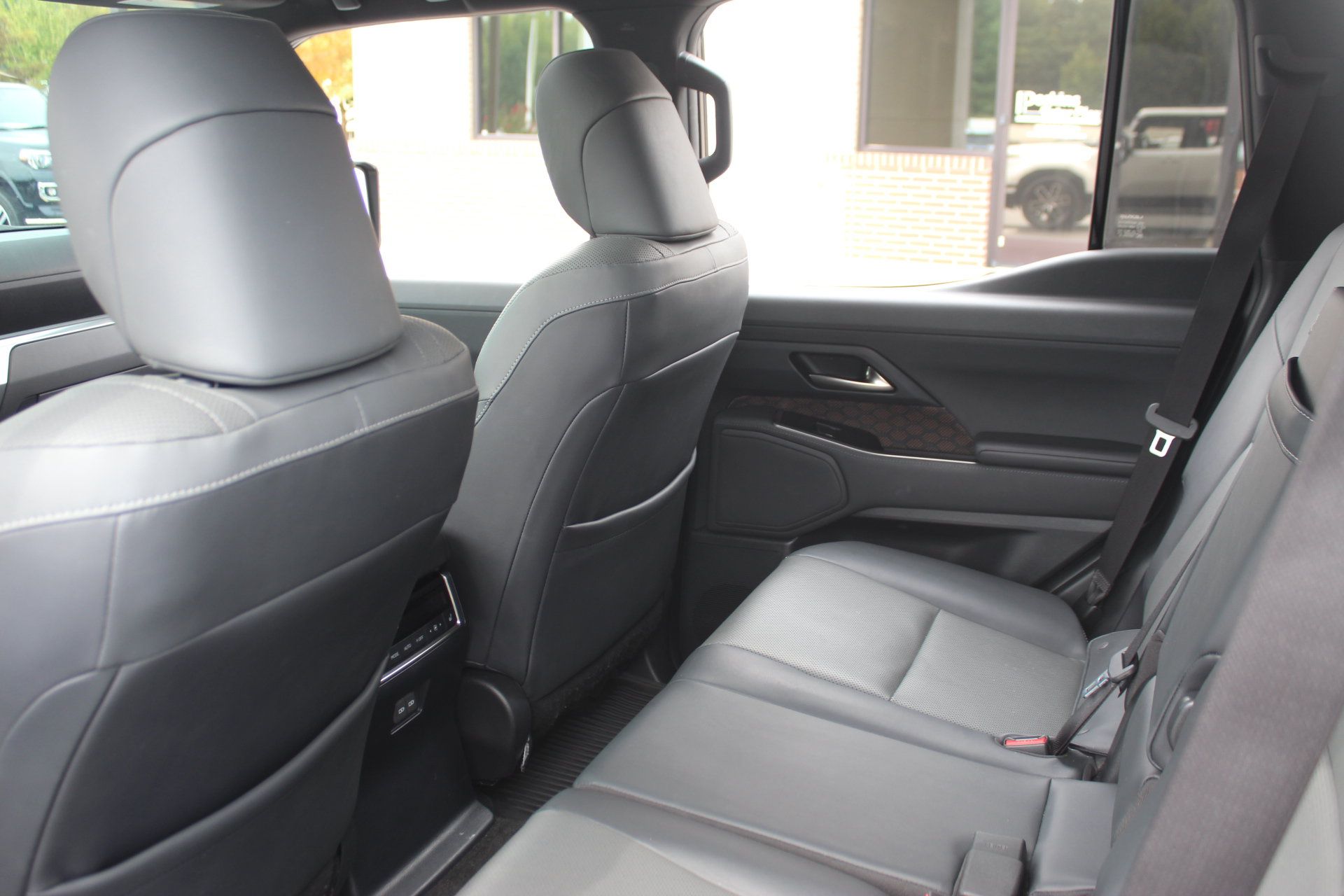 Used 2024 Lexus GX 550 w/ Accessory Package (Z1) AWD/4WD image 28