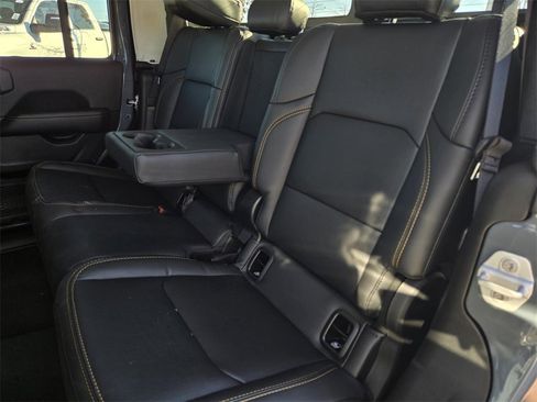 New 2025 Jeep Gladiator Sport image 13