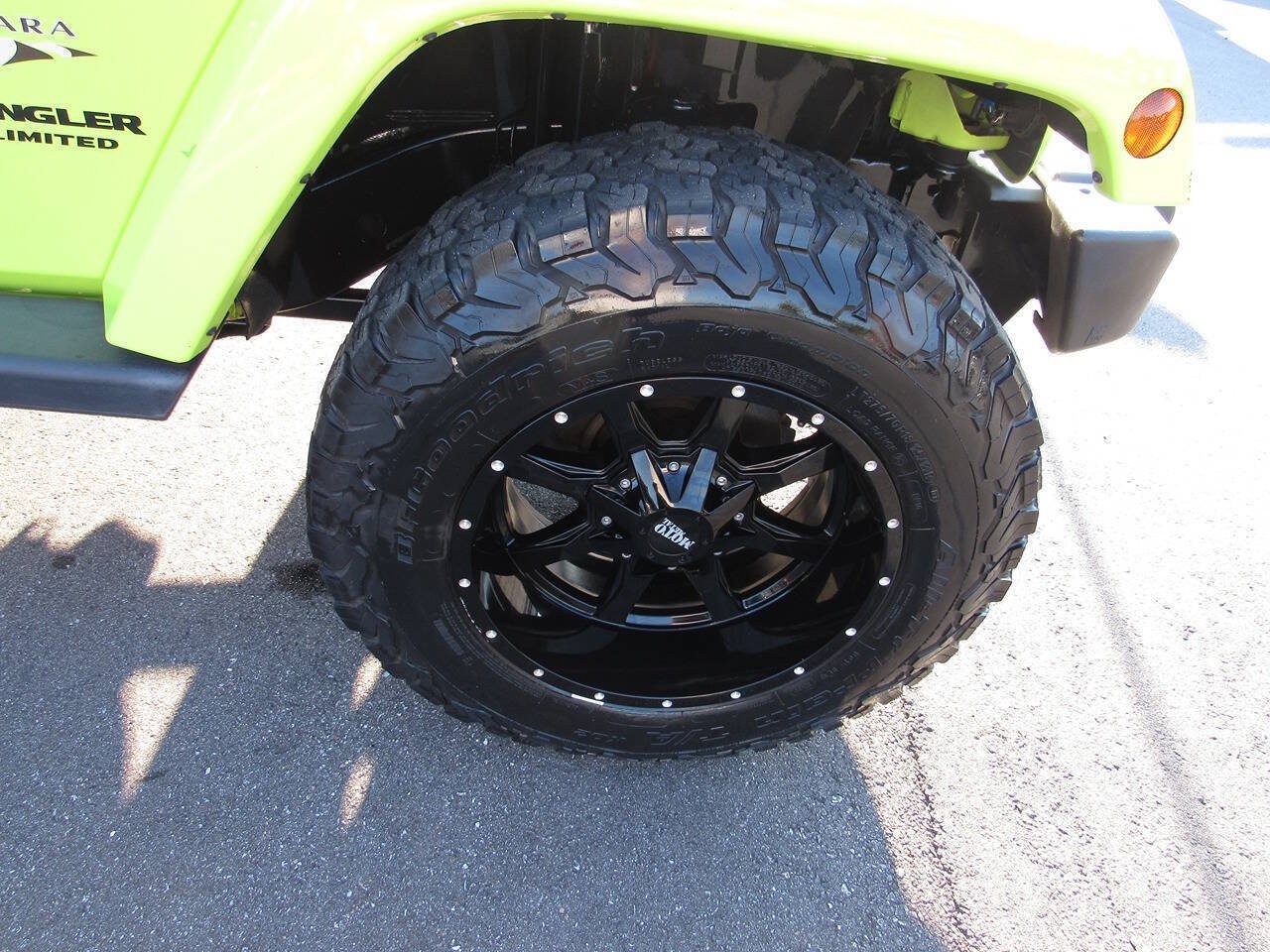 Used 2016 Jeep Wrangler Unlimited Sahara w/ Max Tow Package AWD/4WD image 14