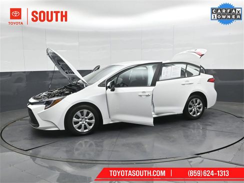 Used 2025 Toyota Corolla LE image 49
