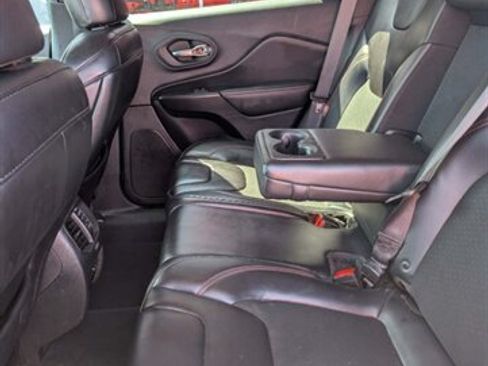 Used 2019 Jeep Cherokee Trailhawk w/ Cold Weather Group AWD/4WD image 18