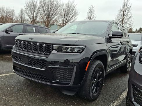 New 2026 Jeep Grand Cherokee Laredo image 1