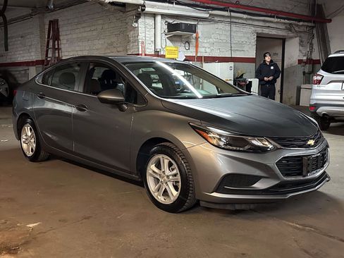 Used 2018 Chevrolet Cruze LT w/ Convenience Package image 7
