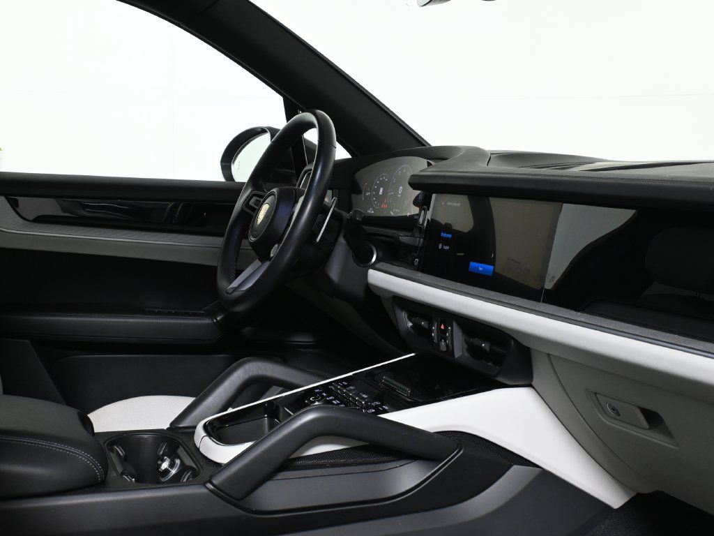 Used 2024 Porsche Cayenne S AWD/4WD image 9