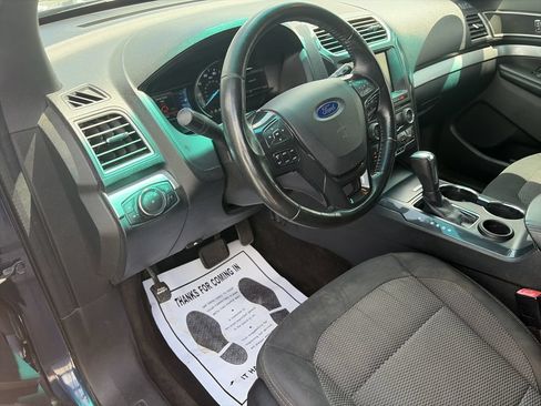 Used 2016 Ford Explorer XLT w/ Equipment Group 201A FWD image 11