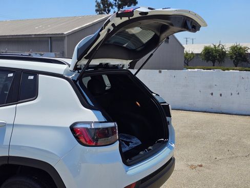New 2026 Jeep Compass Latitude AWD/4WD image 8