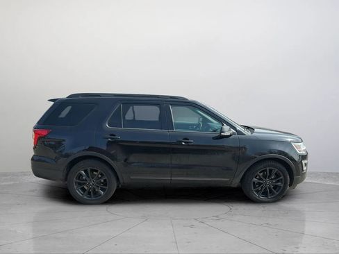 Used 2017 Ford Explorer XLT w/ Equipment Group 202A FWD image 12