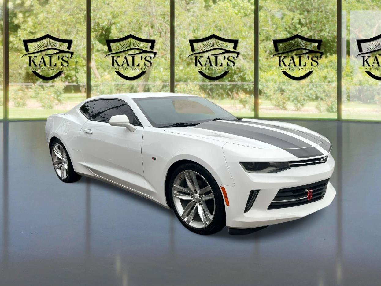 Used 2018 Chevrolet Camaro LT RWD image 3