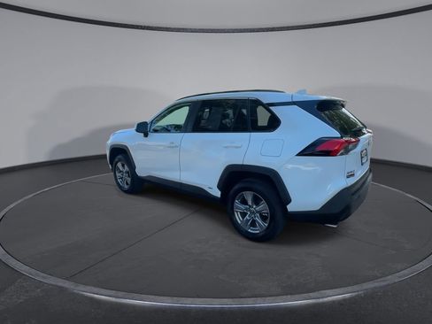 Used 2025 Toyota RAV4 XLE image 12