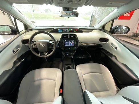 Used 2022 Toyota Prius LE FWD image 8