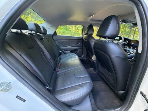 Certified 2023 Hyundai Elantra Limited FWD image 11