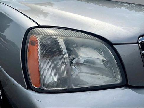 Used 2005 Cadillac De Ville w/ Limited Edition Package FWD image 31