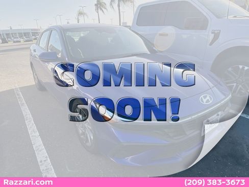 Used 2024 Hyundai Elantra SEL FWD image 1